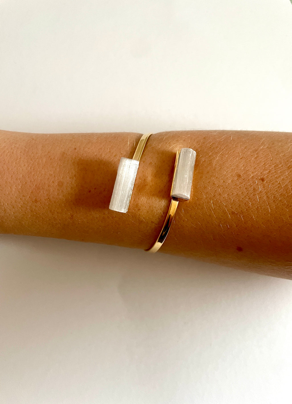Selenit Mondstein Armreif vergoldet Crystal and Sage Jewelry