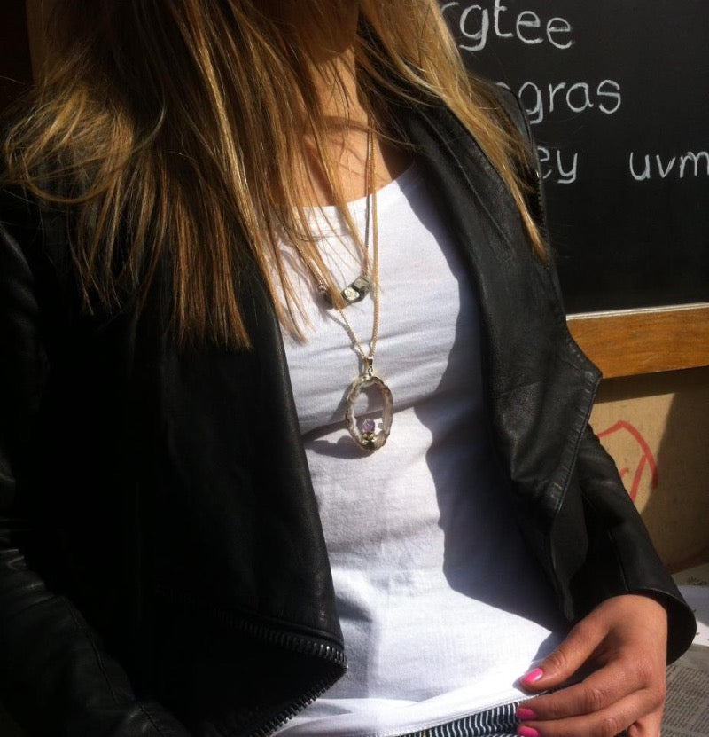 Alma - vergoldete Edelsteinkette mit Achatscheibe und kleinem Amethyst Crystal and Sage Jewelry