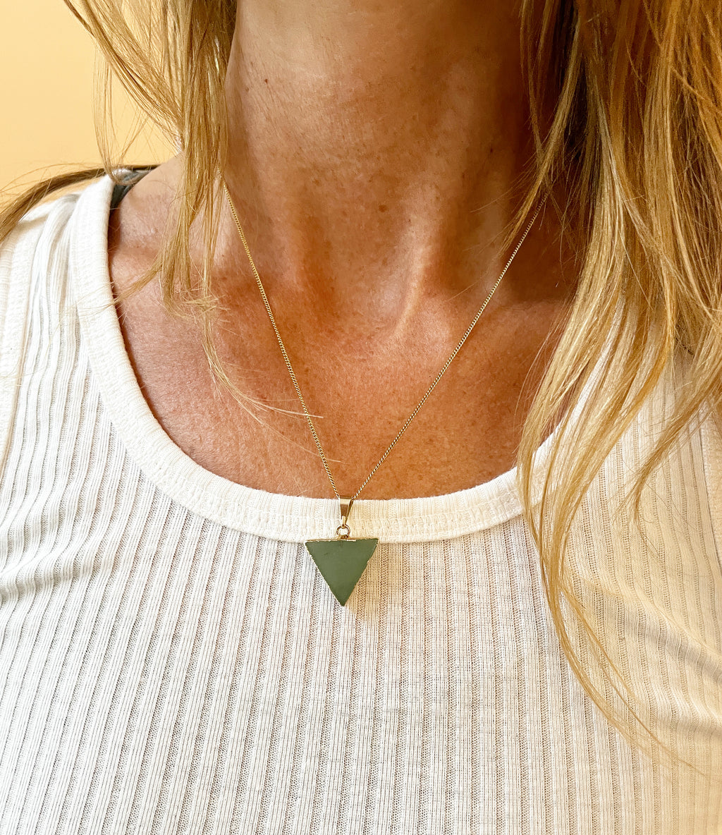 Edelstein Adventskalender mit 24 x Edelsteinschmuck und Wunschtext schwarz gold Crystal and Sage