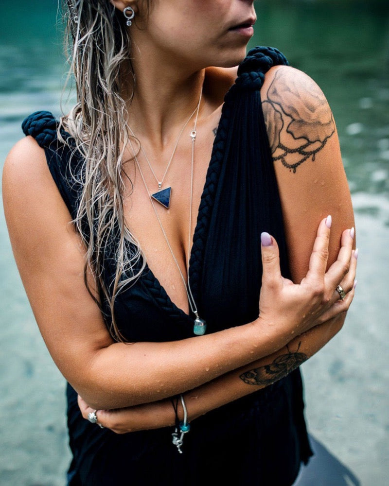 Lapislazuli Halskette als Dreieck Crystal and Sage Jewelry