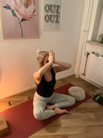 Yoga und Embodiment für innere Stärke, mehr Lebensfreude und Wohlbefinden Crystal and Sage 