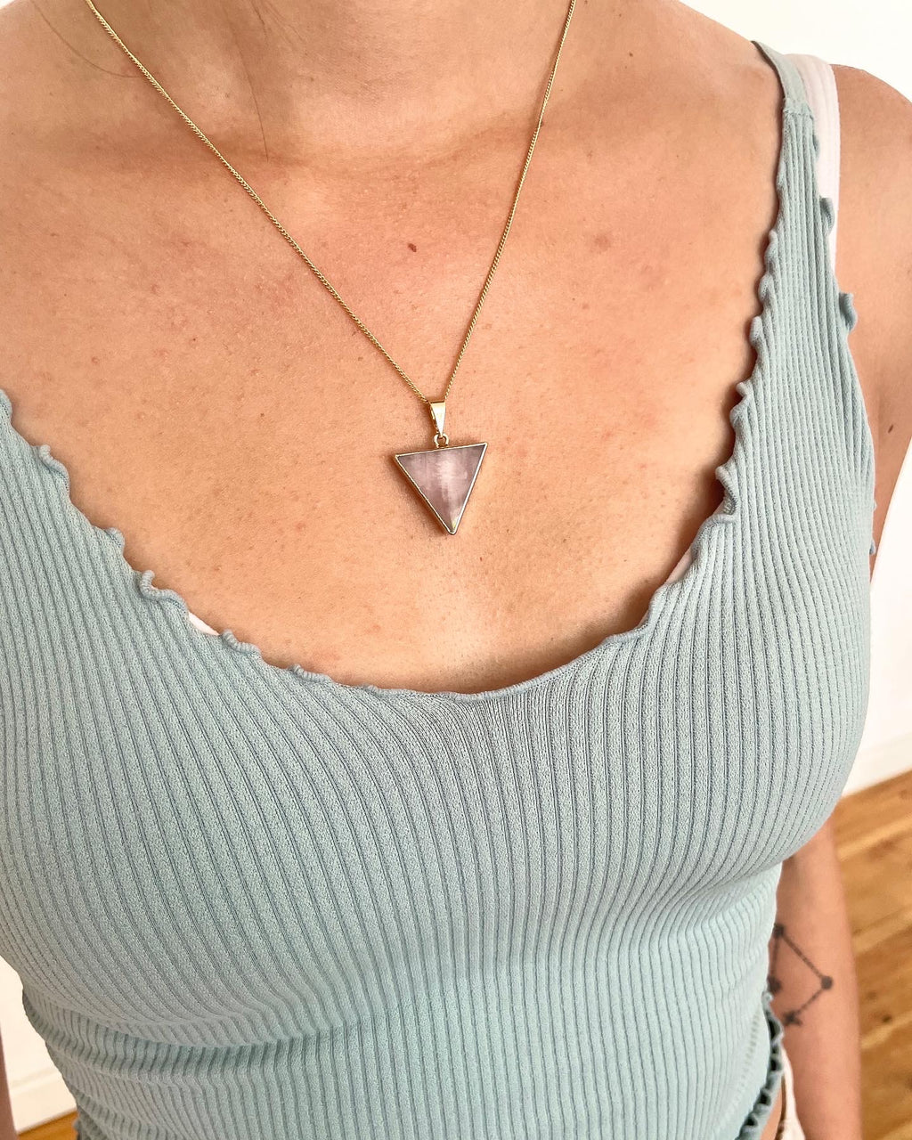 Bergkristall Halskette als Dreieck, vergoldet Crystal and Sage Jewelry